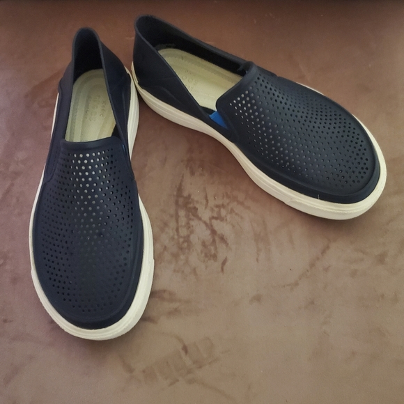 Crocks - Picture 2 of 6